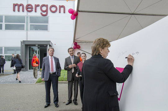 Pat Beirne, CEO of Mergon Group with Miroslav Opletal, GM of Mergon Czech and Ambassador Alison Kelly signing a board  to mark the anniversary. © Mergon Czech
