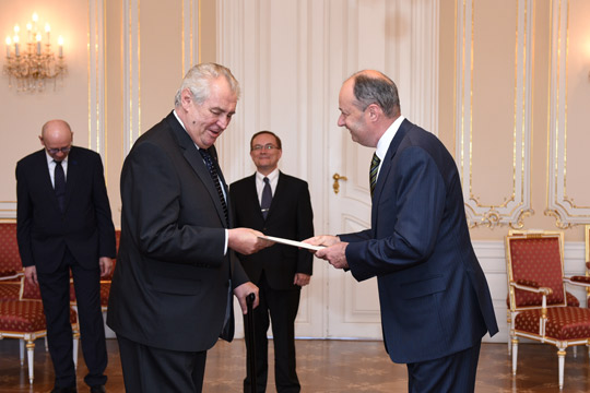 Ambassador Charles Sheehan presents credentials to President Miloš Zeman