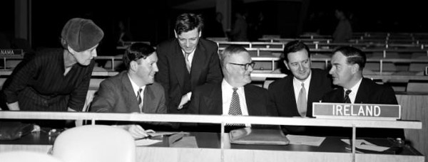 The single most iconic photograph of Ireland’s first year in the United Nations captures the Irish delegation at their General Assembly seats. (left-right) Sheila Murphy, Conor Cruise O’Brien, Paul Keating, F.H. Boland, Eamonn Kennedy and Liam Cosgrave, 21 November 1956 (UN Photo Library, 87885)