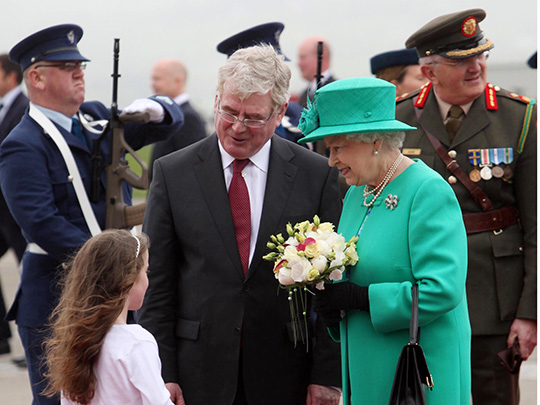 queen-arrives-baldonnel