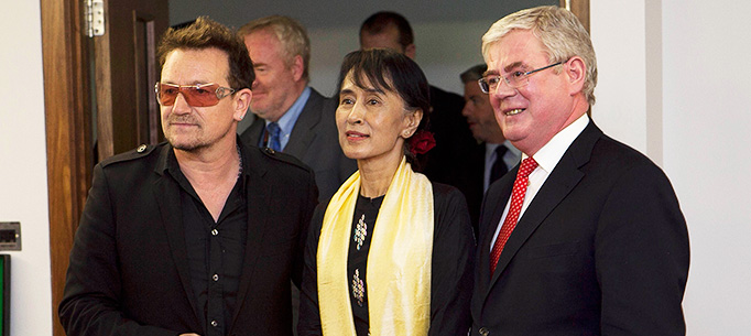 Visit of Aung San Suu kyi to Ireland. The Tanaiste and Minister for Foreign Affairs and Trade, Eamon Gilmore, TD greets Aung San Suu Kyi this afternoon at Dublin Airport, also pictured is U2 front man, Bono.