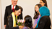 Visit of Aung San Suu kyi to Ireland. The Tanaiste and Minister for Foreign Affairs and Trade, Eamon Gilmore, TD greets Aung San Suu Kyi this afternoon at Dublin Airport.