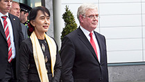 Visit of Aung San Suu kyi to Ireland. The Tanaiste and Minister for Foreign Affairs and Trade, Eamon Gilmore, TD greets Aung San Suu Kyi this afternoon at Dublin Airport.
