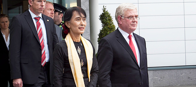Visit of Aung San Suu kyi to Ireland. The Tanaiste and Minister for Foreign Affairs and Trade, Eamon Gilmore, TD greets Aung San Suu Kyi this afternoon at Dublin Airport.
