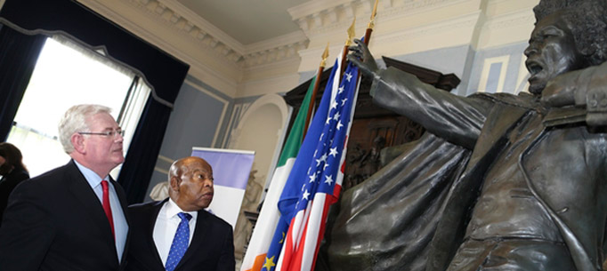 T&aacute;naiste with Congressman John Lewis Iveagh House