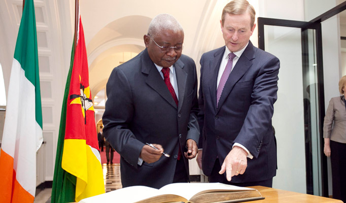 5.Pictured is President of the Republic of Mozambique Mr Armando Emilio Guebuza signing the visitors book with  An Taoiseach, Mr. Enda Kenny, T.D at Government Buildings during President Guebuza's 4 day state visit to Ireland from the 3rd to the 6th of June .Photo Chris Bellew / Copyright Fennell Photography 2014