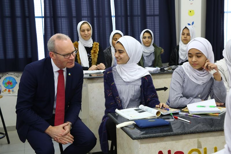 Minister Simon Coveney meeting with Palestine refugee students at the UNRWA School in Jabalia Refugee Camp, Gaza. Photo: Khalil Adwan/ UNRWA