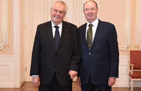 Ambassador Charles Sheehan presents credentials to President Milo&scaron; Zeman