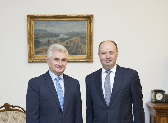 Ambassador Charles Sheehan with President of Senate Milan Štěch