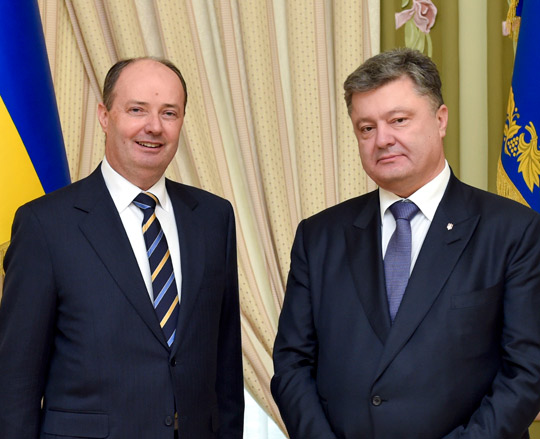 Ambassador Sheehan Presents Credentials to President Poroshenko