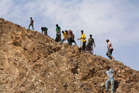 PSNP programme participants constructing hillside terraces as part of the public works programme of the PSNP. Photo: Irish Aid.