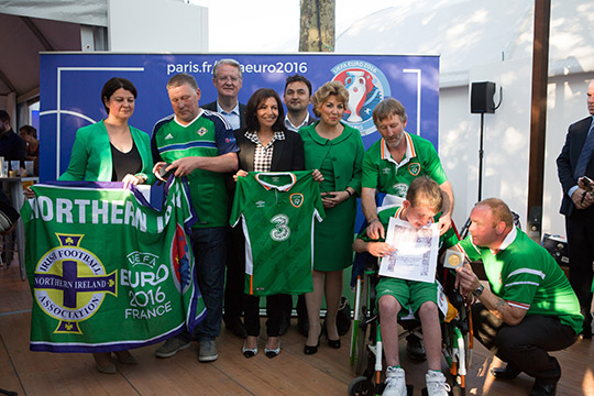 The Mayor of Paris Anne Hidalgo presenting the Medal of the City of Paris to supporter of the Republic or Ireland and Northern Ireland teams, Thursday 7 July 2016. Photo by Jean-Baptiste 
