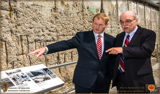 An Taoiseach Enda Kenny T.D. is shown remaining section of the Berlin Wall by Prof. Dr. Andreas Nachama, Director of the Topography of Terror Museum, 3 July 2014. Picture credits: Jürgen Sendel 
