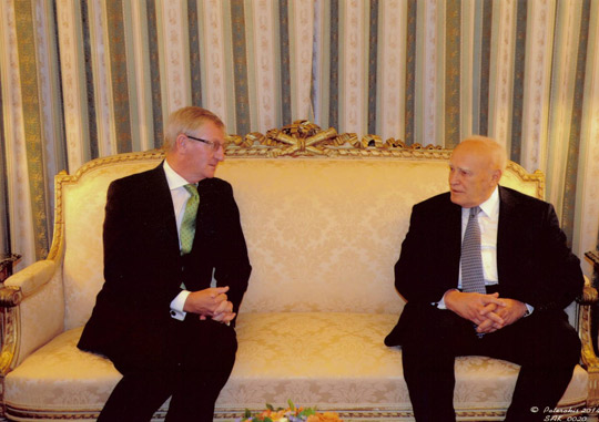 Ambassador Kilkenny presents his credentials to President Papoulias