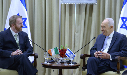 Ambassador McKee presents Credentials to the former President of Israel, Shimon Peres