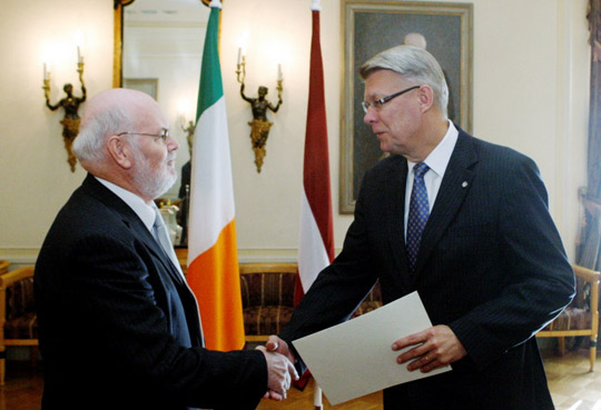 Ambassador Kirwan presenting credentials to former President of Latvia, Valdis Zatlers.