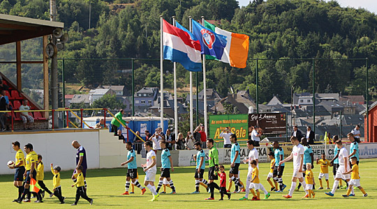 Teams take to the field ahead of Europa League clash © Hubert Rickal