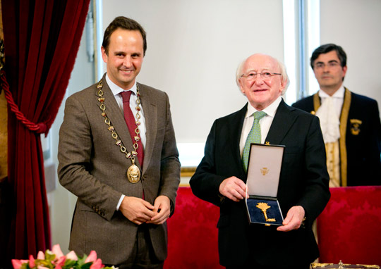 President Higgins receives the Keys to Lisbon from the Mayor of Lisbon, Fernando Medina