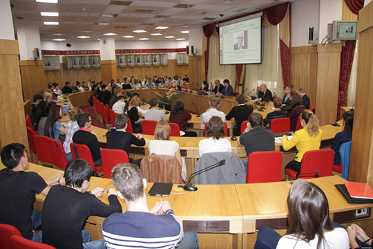 Ambassador O'Leary giving a speech at the Financial University in Moscow.