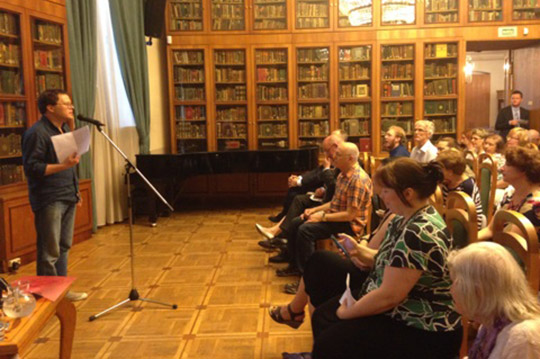 Paul Muldoon speaking at an event held in memory of Seamus Heaney, May 2014