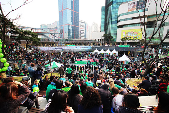 Crowds gather in Seoul for the annual St. Patrick's Day festival