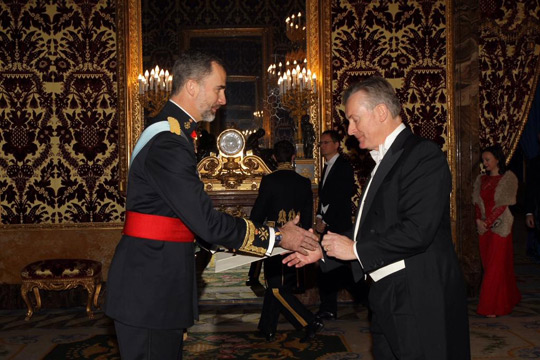© Casa de S.M. el Rey  Ambassador Cooney greets King Felipe VI