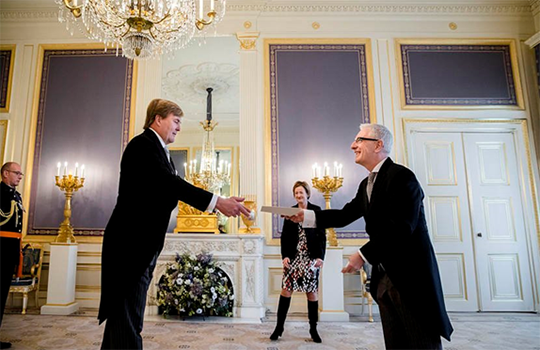 Ambassador-designate HE Mr Kelly presents his credentials to King Willem-Alexander at the Noordeinde Palace. Credit: Jeroen van der Meyde