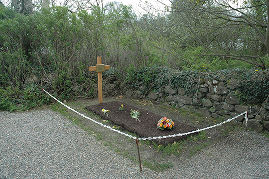 Seamus Heaneys Grave, St. Mary's Churchyard, Bellaghy. Photo: Peter Kissel