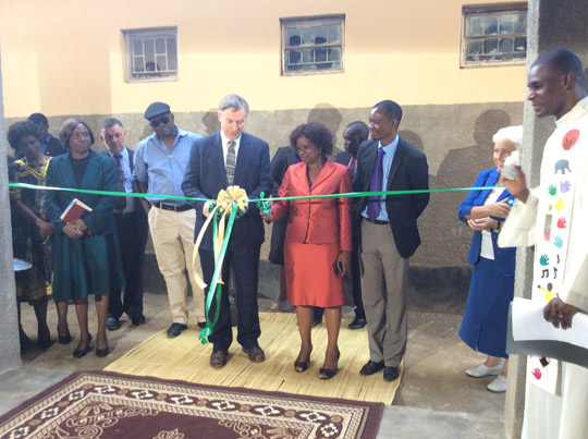 Former Secretary General of the Department of Foreign Affairs and Trade, David Cooney, opens the new Science and Computer Laboratory at St Patrick’s School in Mazabuka