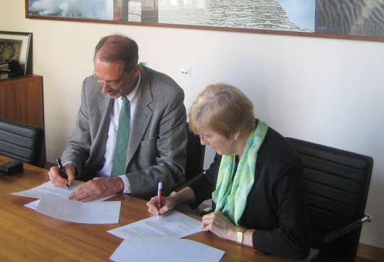 VR Fassmann and Ambassador Whelan Sign Irish Studies Agreement