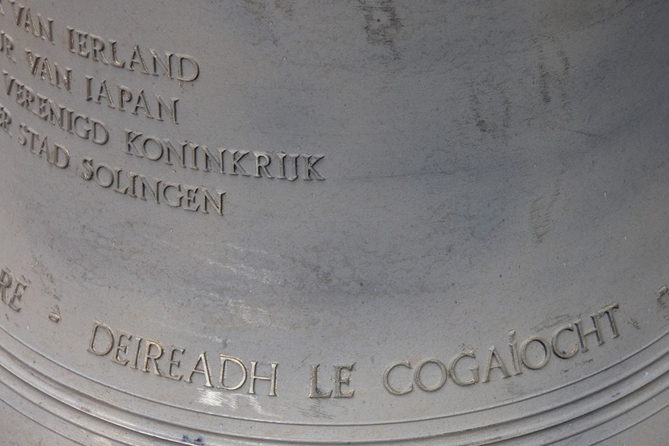 A picture of a new peace Carillon which includes a bell sponsored by the Embassy which bears the phrase ‘Deireadh le Cogaíocht’.