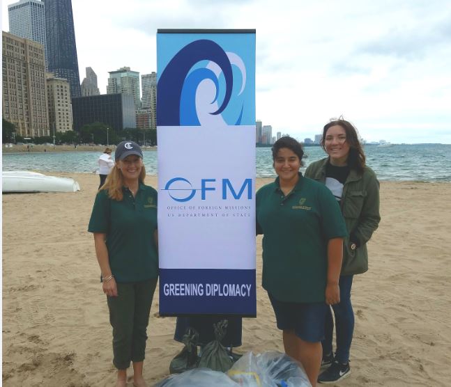 Consulate Staff join in Chicago Beach Clean Up with Office of Foreign Missions