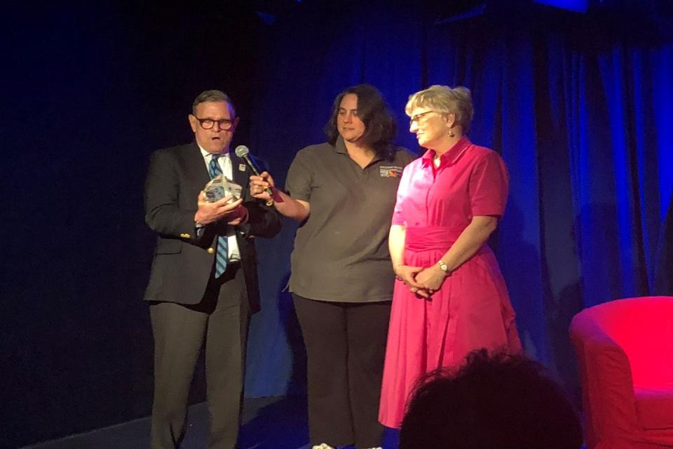 Minister Katherine Zappone accepts the 2019 Global Luminaries on Ireland's behalf