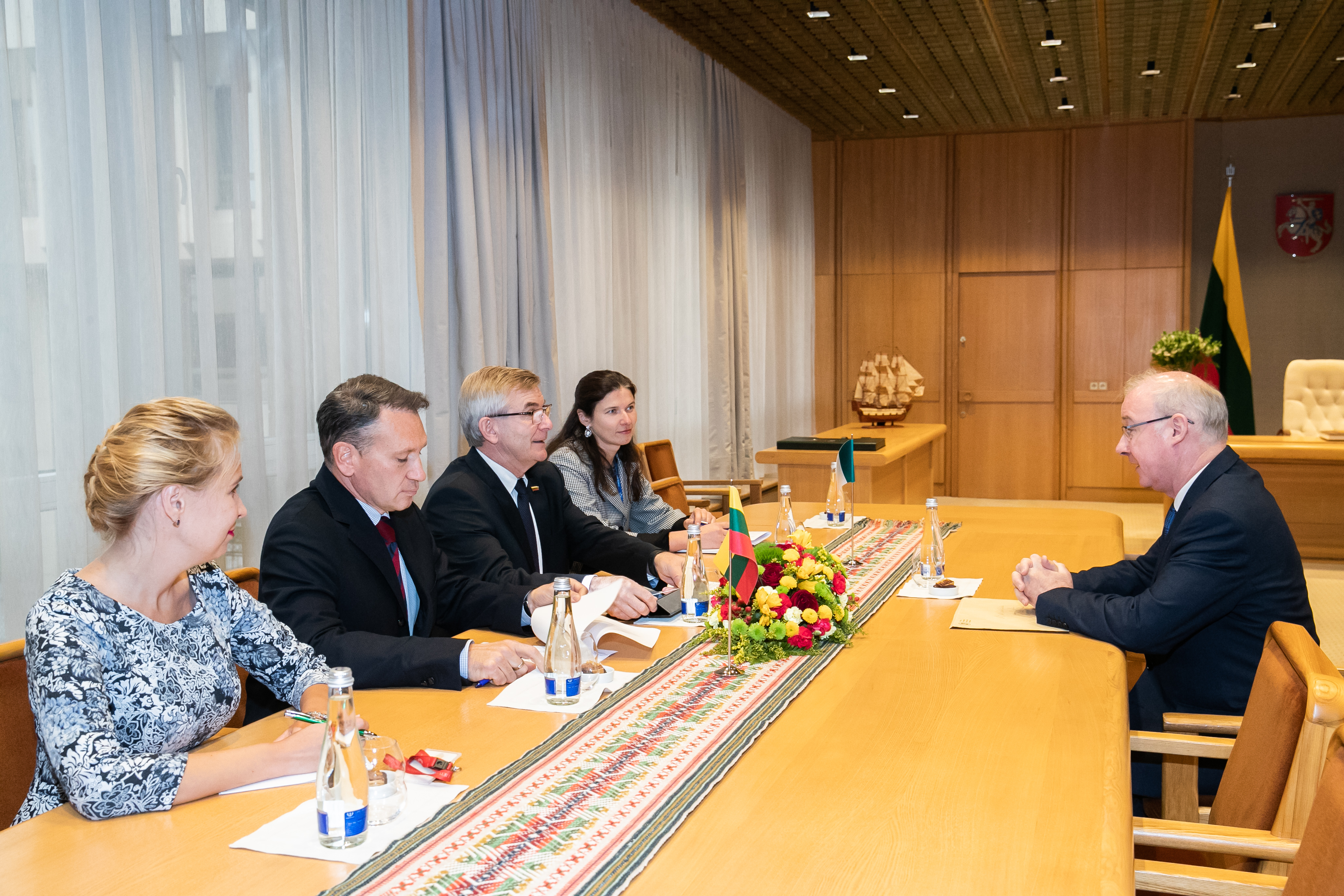 The Ambassador meets the Speaker of Seimas