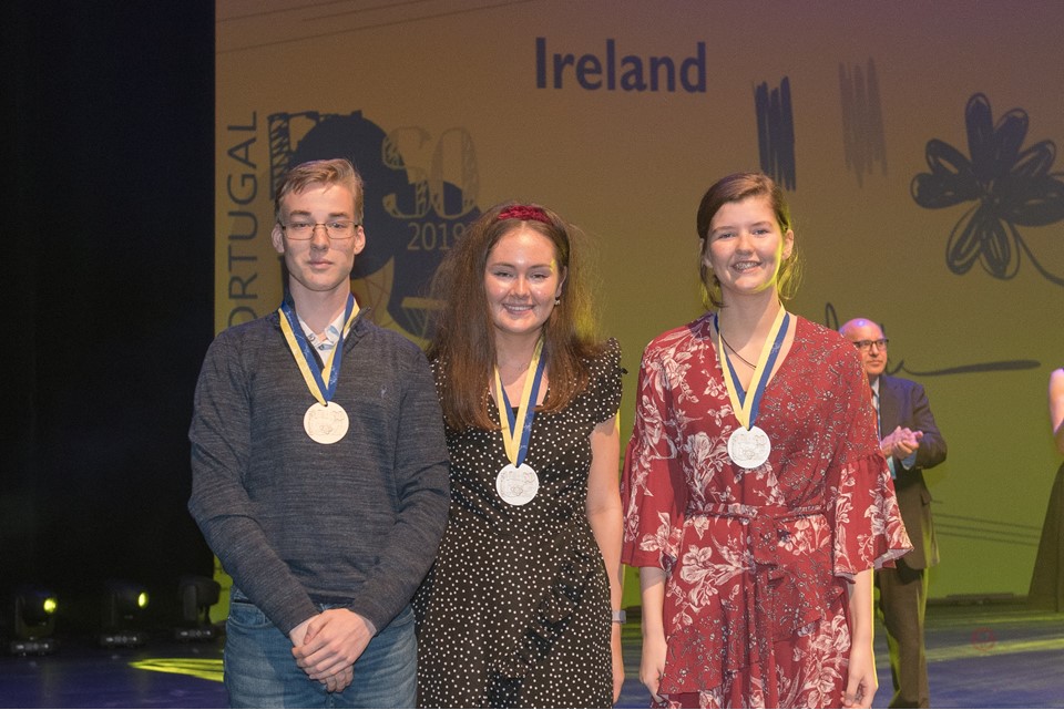 EUSO Silver Medal winners:
Team Ireland
Eilís O'Halloran
Tymoteusz Zielinski
Hanna Kissane
Photo Credits: Sérgio Claro| DGR

