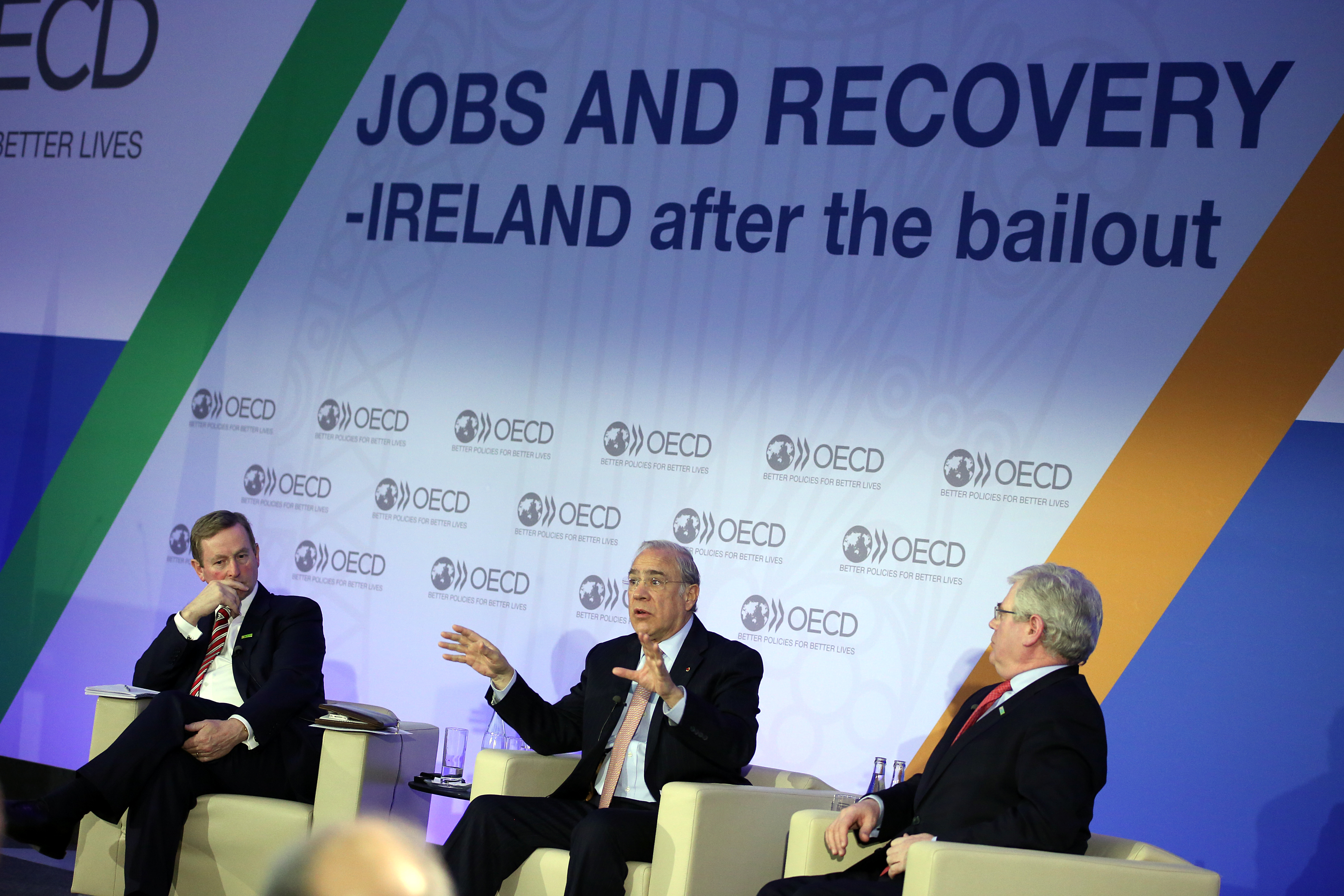 Taoiseach, Tánaiste and four ministers visit the OECD