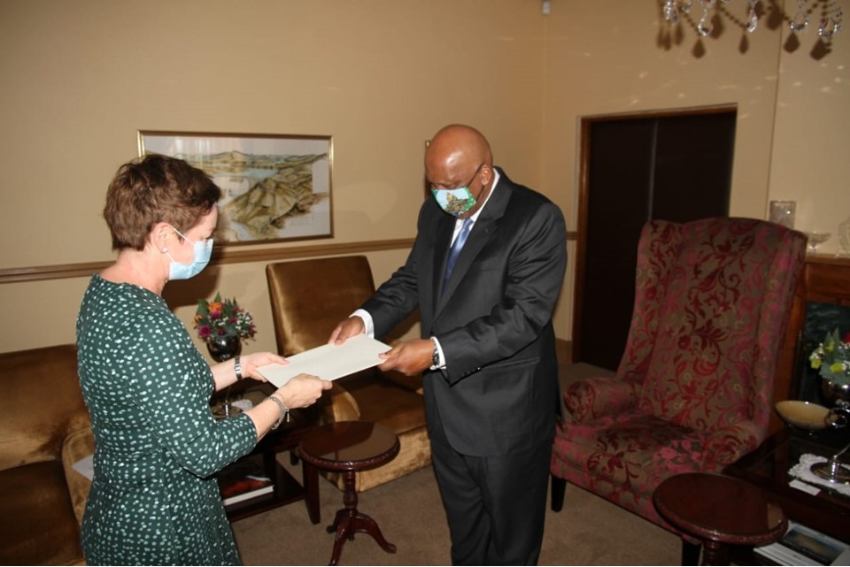 Ambassador Gilsenan presents credentials in Lesotho