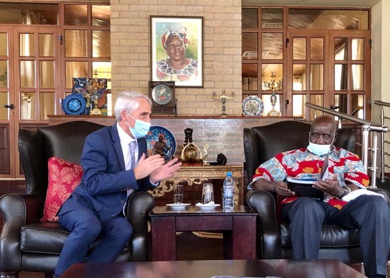 Ambassador meets with former President Kenneth Kaunda